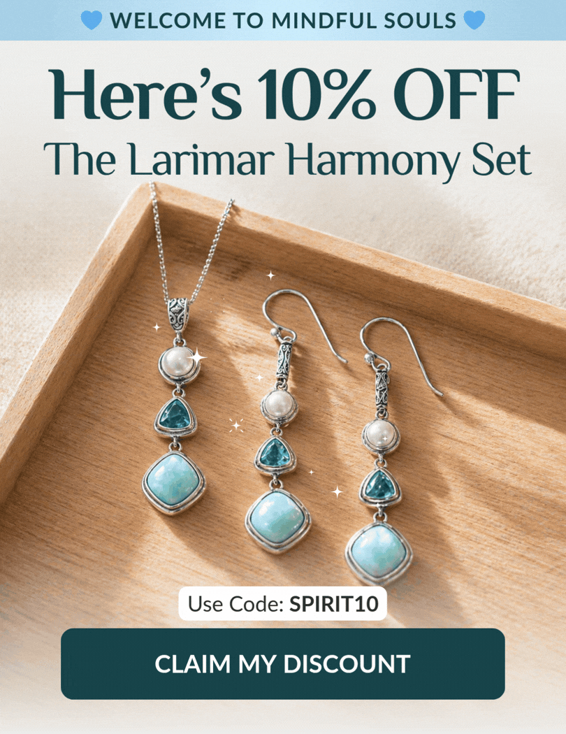 Bộ Larimar Harmony chụp từ trên xuống trong khay gỗ, các tia lấp lánh chạy lần lượt qua từng viên đá. Mã SPIRIT10 ngay dưới ảnh.