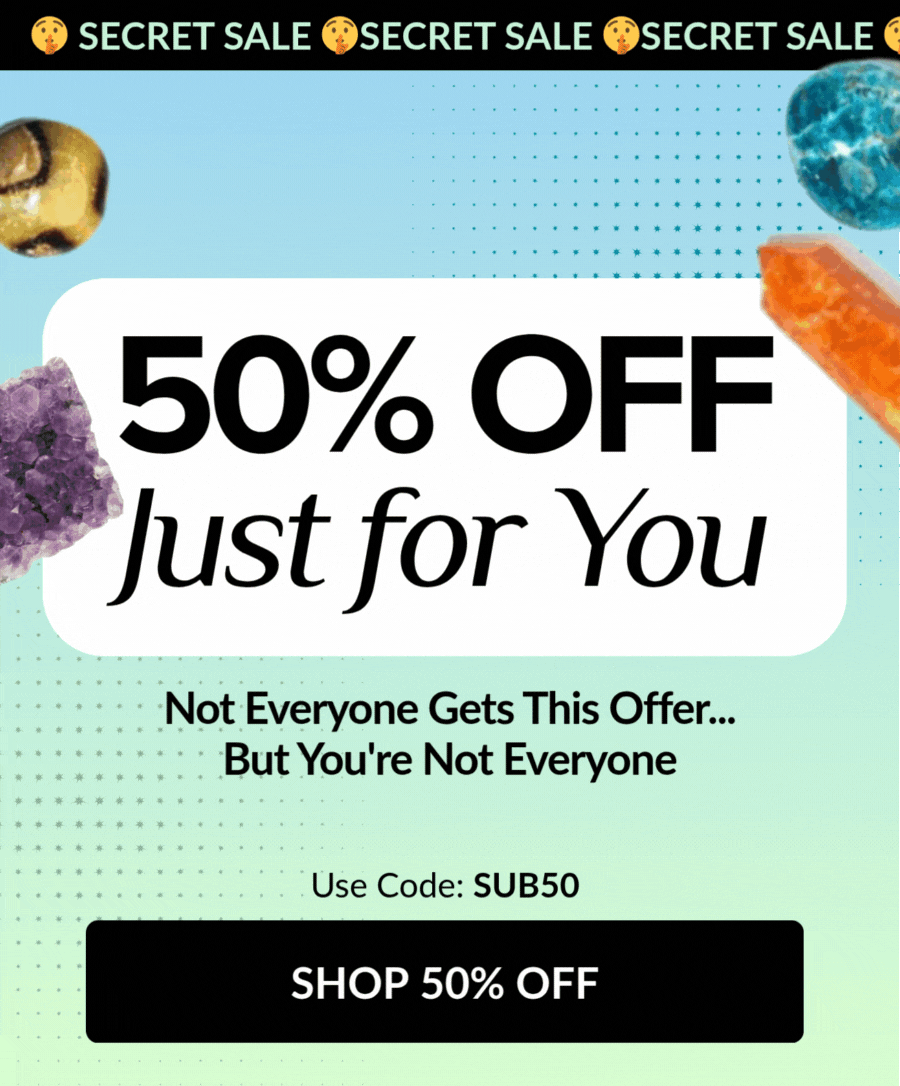 Thẻ trắng "50% OFF Just for You" giữa khung, đá và mặt dây chuyền rơi vào rồi bay ra liên tục; viền trên chạy chữ "SECRET SALE" không ngừng. Mã SUB50.